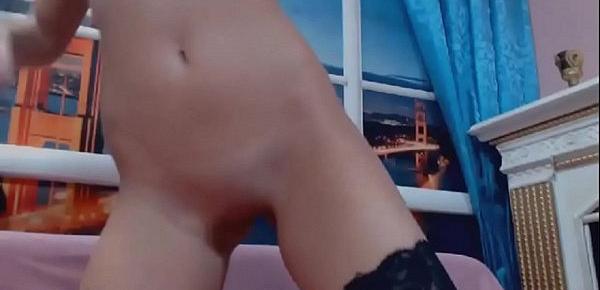  Una webcammer bionda si masturba la fregna